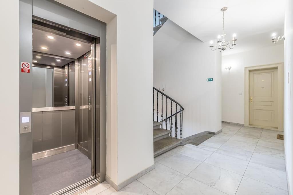 Cozy Quiet New Apartment In Karlin Square Praha Exteriér fotografie