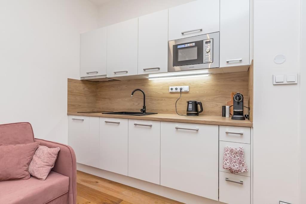 Cozy Quiet New Apartment In Karlin Square Praha Exteriér fotografie